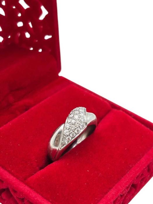 Piękny Złoty Pierścionek 8,16G 750 Diamenty r.18