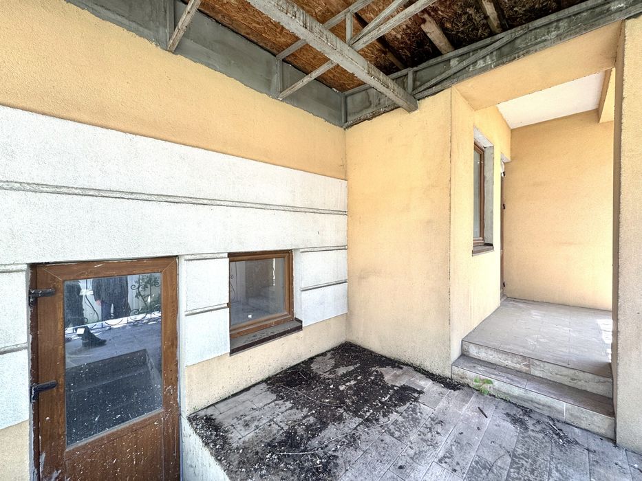 Продажа фасадного коттеджа под коммерческую деятельность в центре