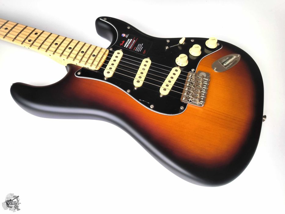 Новий Fender® Limited Edition American Performer Timber Strat® '2024