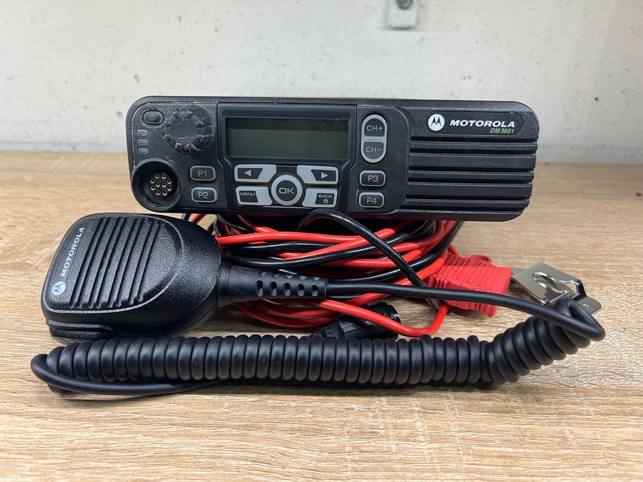 Motorola DM3601 z całym pasmem i przemiennikami na 2m.