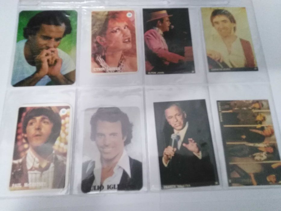 40 Calendarios  de Cantores/Bandas antigas com micas arquivadoras.