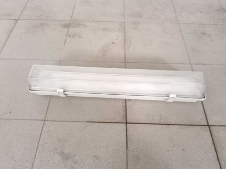 Lampa długość 66 cm