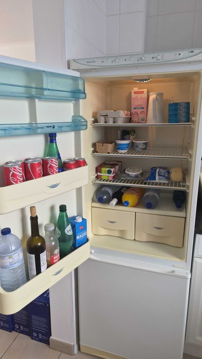 Refrigerator with 3 freezer compartments - works excellently