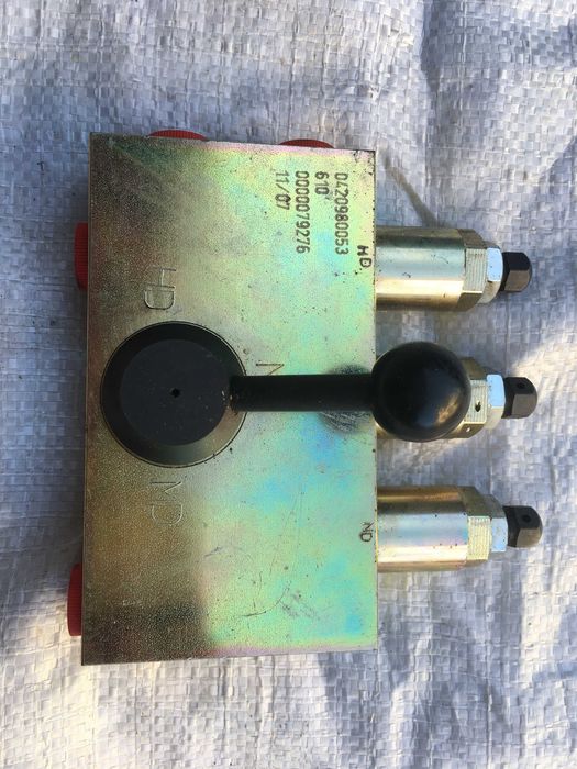 Rozdzielacz hydrauliki roboczej