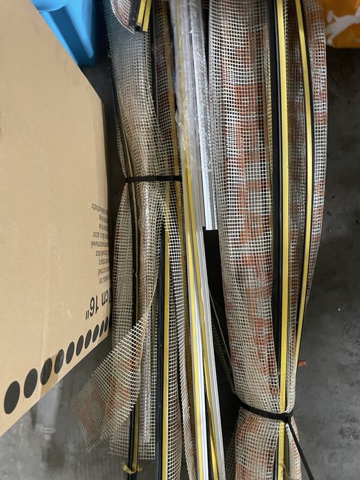 Bella plast listwa pcv z siatka przyokienna  czarna