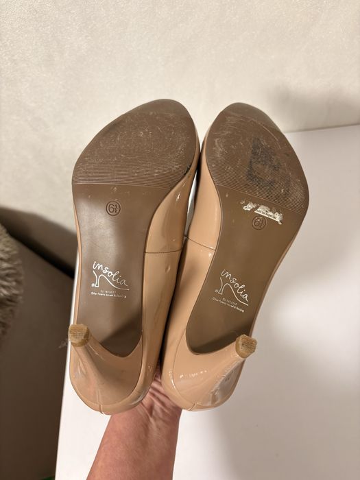 Продам туфлі мега красиві лакові бежеві від M&S
