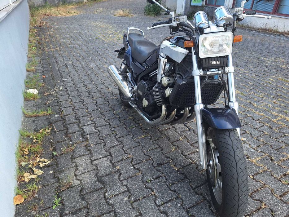 Yamaha FZX 750 Estimada. Mota muito fiável.