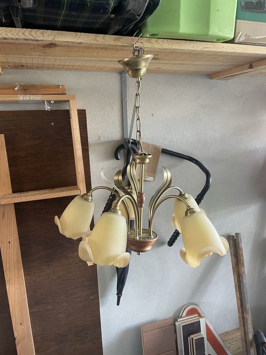 Candeeiro de teto dourado