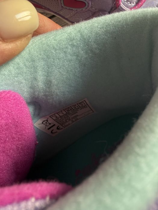 Продам ботинки Skechers 33.5,35 размеры