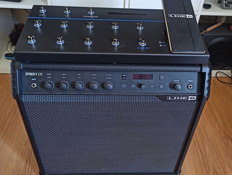 Vendo Line 6 spider V 120 + controlador FBV3