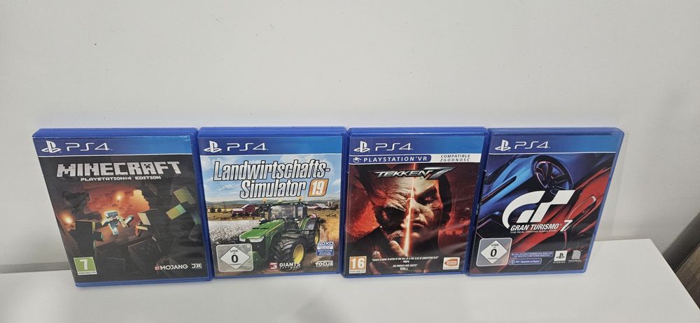 PS4  1Tb  4 gry do wyboru +2 pady I okablowanie