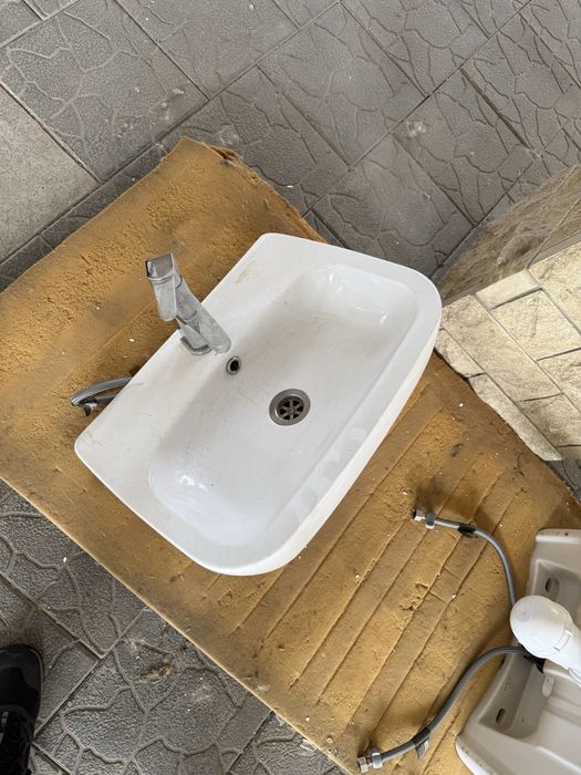 Умивальник з тумбою Cersanit