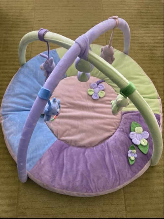 Tapete de atividades para Bébé