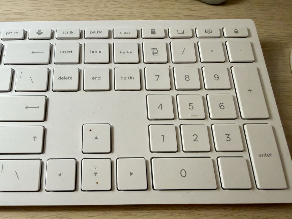 Kumputer A ll-in-One HP 24 A iO i5-9400T/8GB/512/Win10