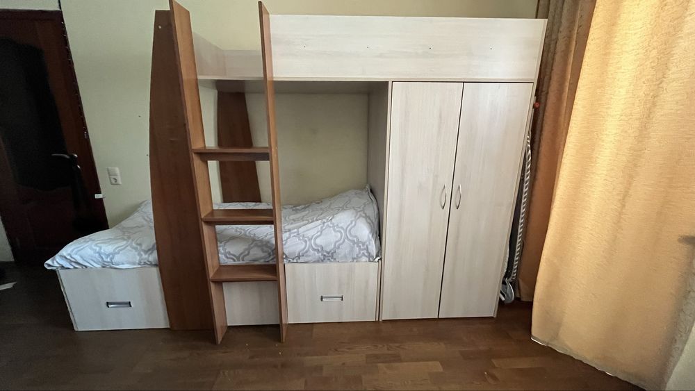 Двохярусне ліжко з шафою
