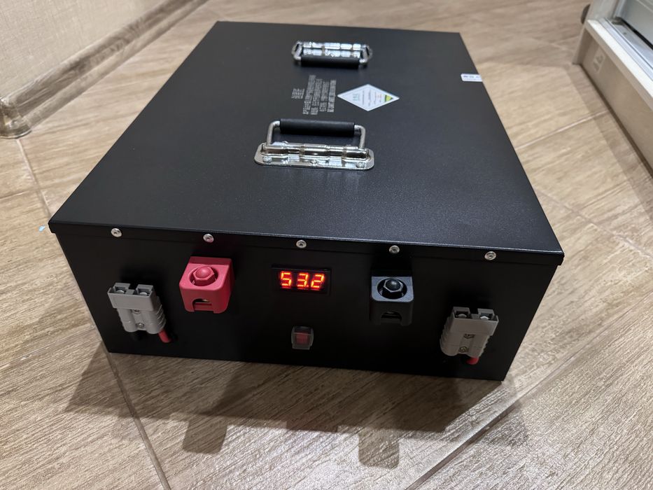 Комплект Інвертор та Акумулятор з зарядним пристроєм LiFePo4 48В 100А