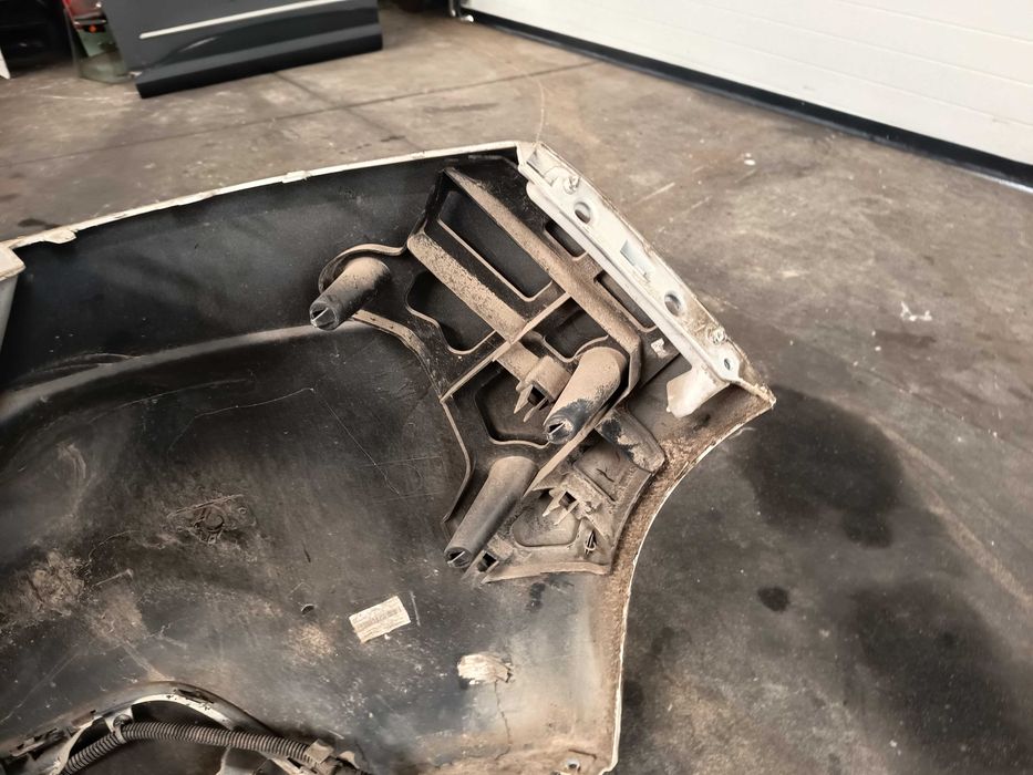 Para choques trás Peugeot 308 de 2013 a 2017 Ref: 9677960477