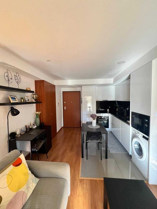 Apartamento T1 + Pátio Ext. + Parque Coberto / Porto - Asprela - Hospital São João