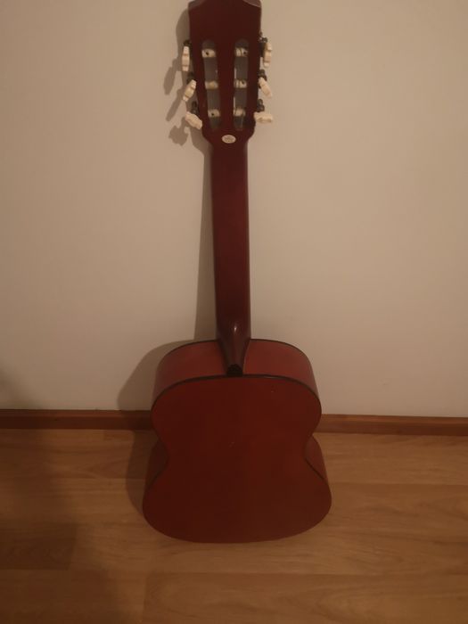 Guitarra clássica usada