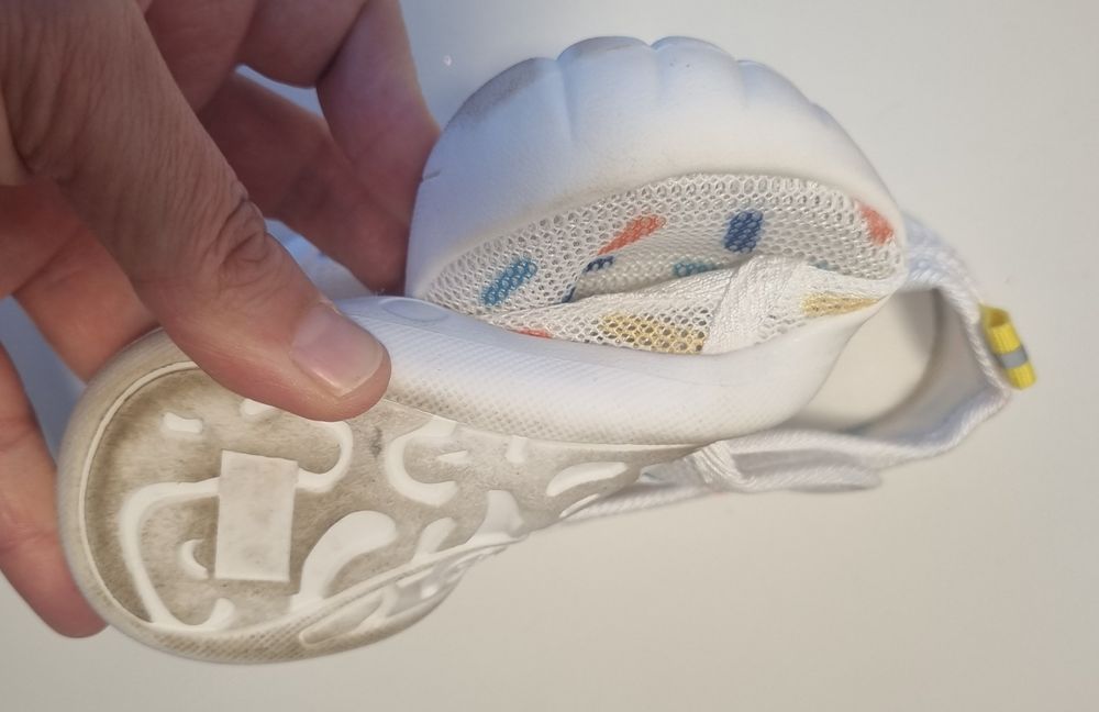 Sandálias respeitadoras