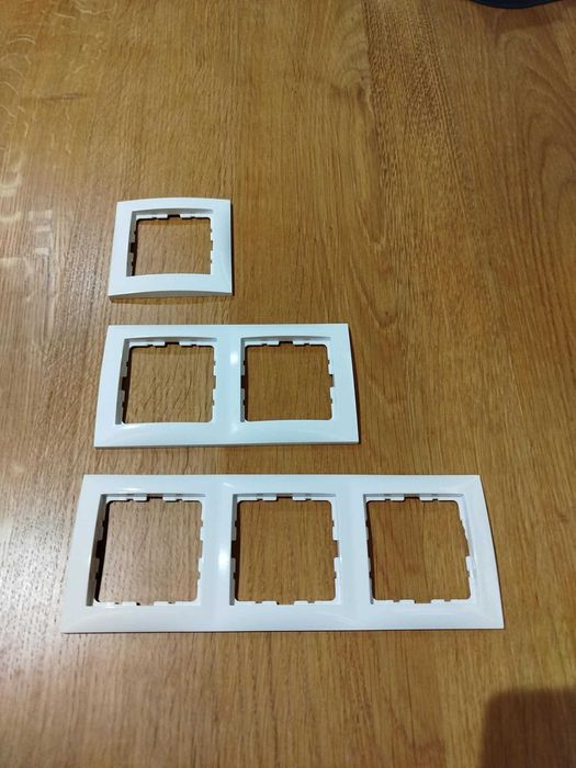 30x Ramka Berker Kwadrat – Biały Połysk