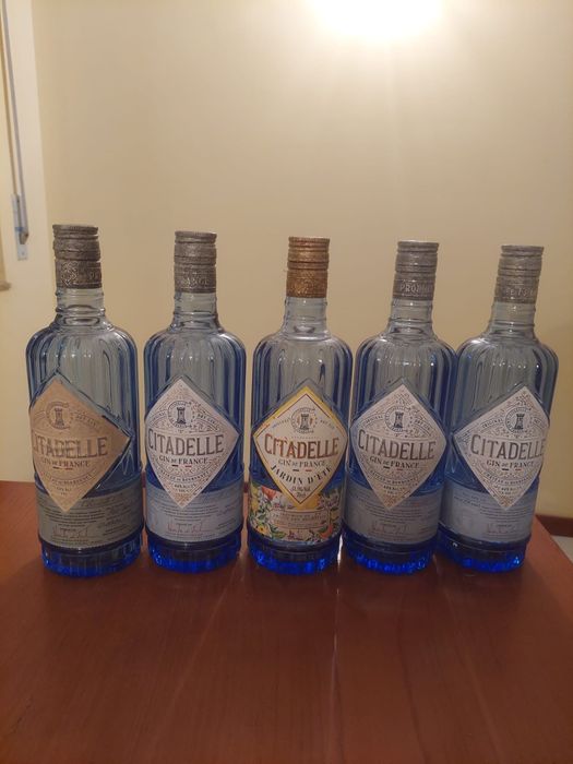 Garrafas de Gin vazias