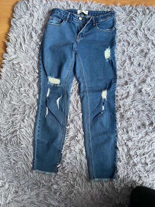 Jeansy z dziurami