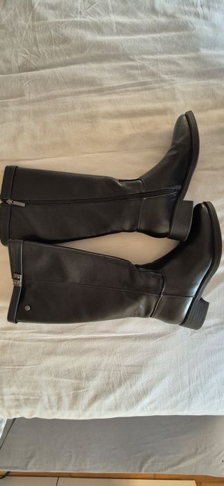 Bota preta cano alto