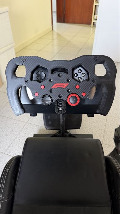 Cockpit PlaySeat + Logitech G29 com volante personalizado