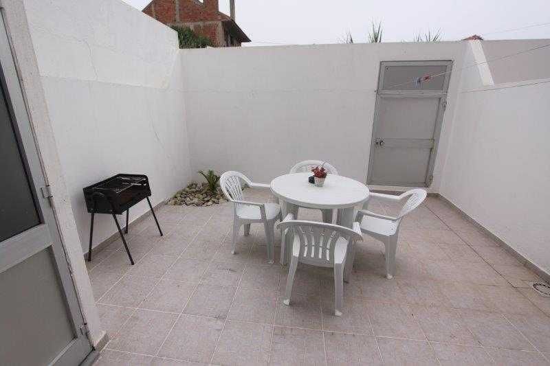Arrenda-se agradável apartamento T1 para férias no Verão Peniche
