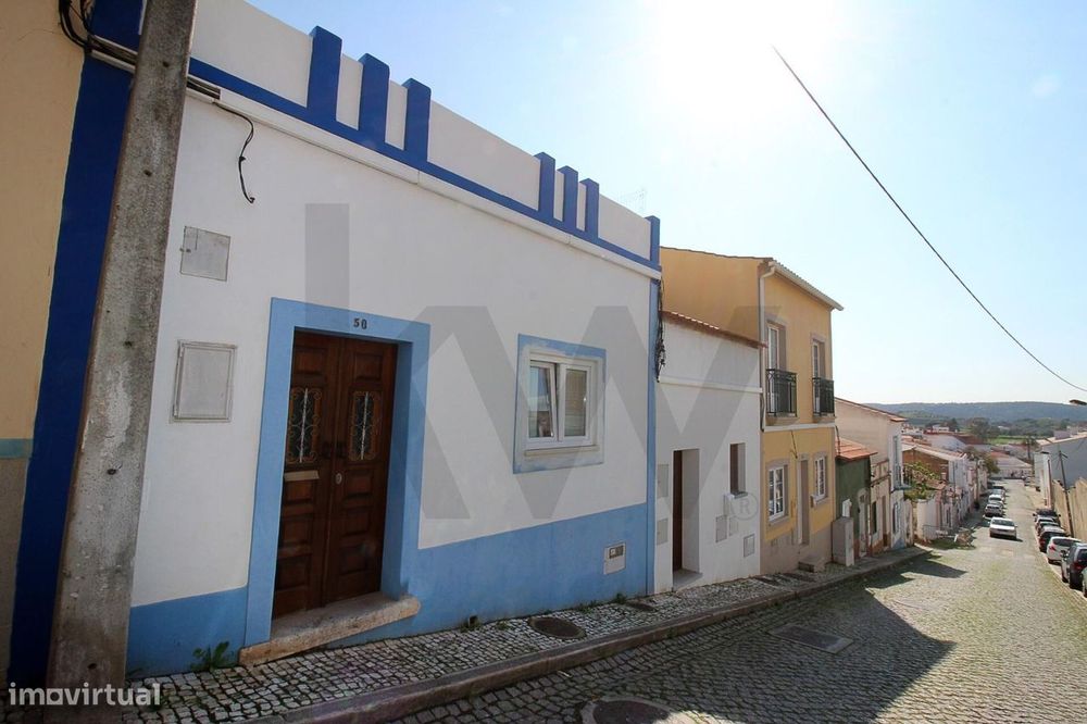 Moradia T2 Renovada com Terraço no Centro Histórico de Silves