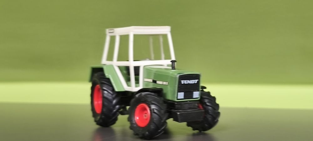 Siku traktor Fendt 1 32