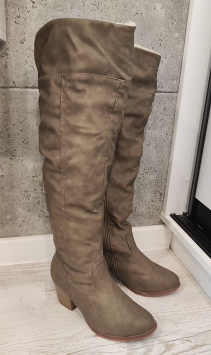 Długie, ocieplane kozaki