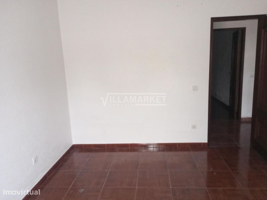 Moradia V3 isolada da banca com logradouro situada em Foros da Afeitei