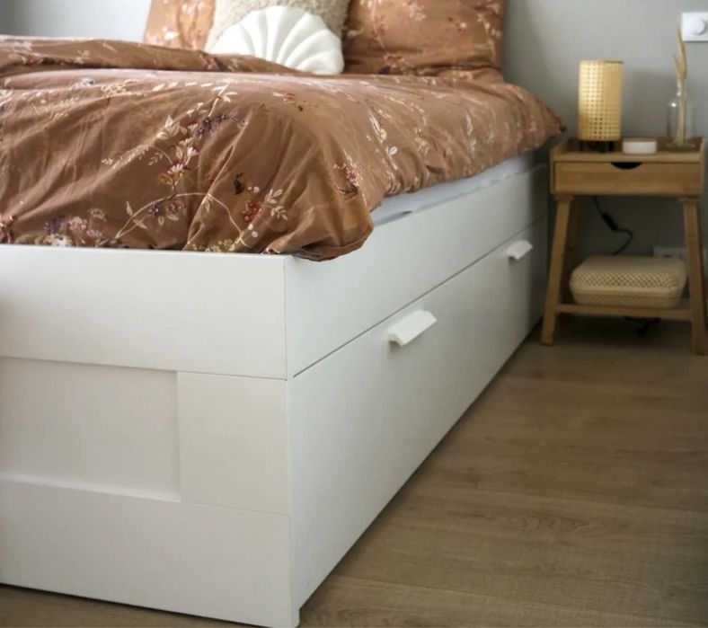 Cama branca com gavetas 140cm