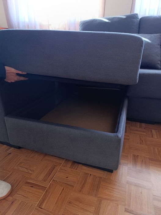 Sofá Chaise Longue cinzento  com encosto rebatível,com arrumação, 2 pu