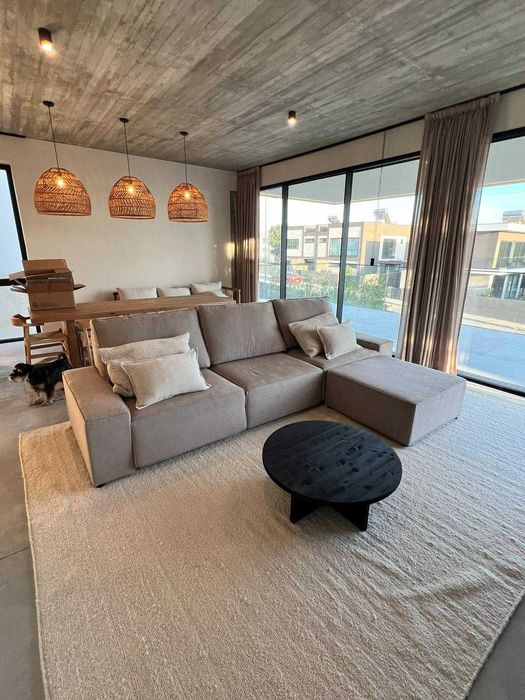 Sofá com chaise longe