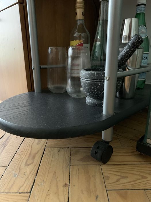 Carrinho/ bar em bom estado