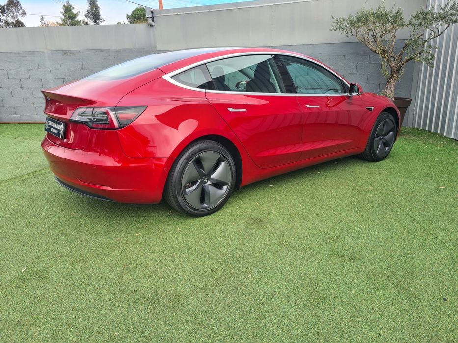 Tesla Model 364966011513602123
