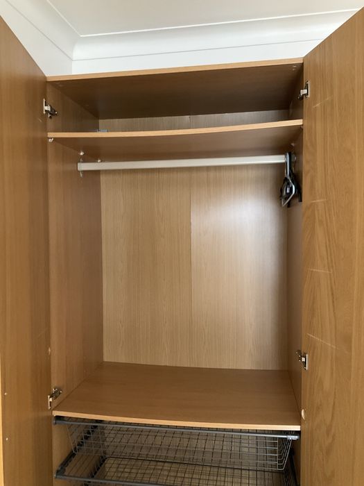 Roupeiro IKEA carvalho com 2 portas