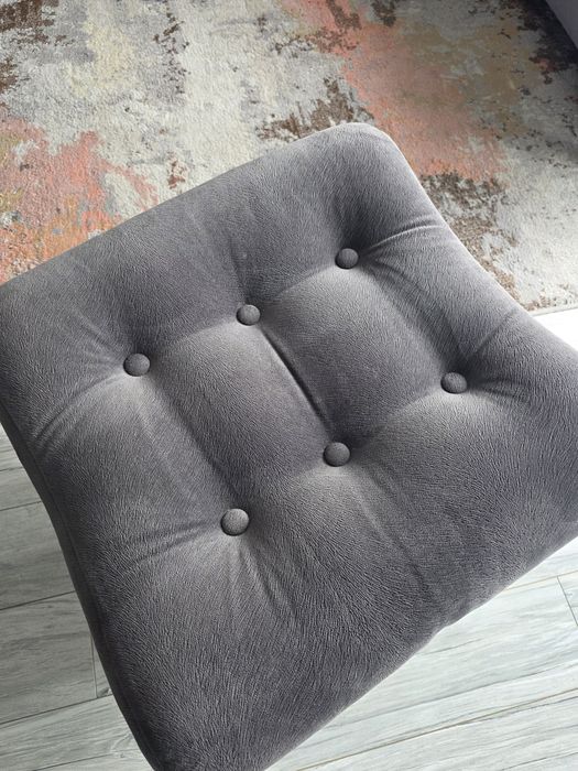 Pufa ze schowkiem, tapicerowana, welur, na nóżkach