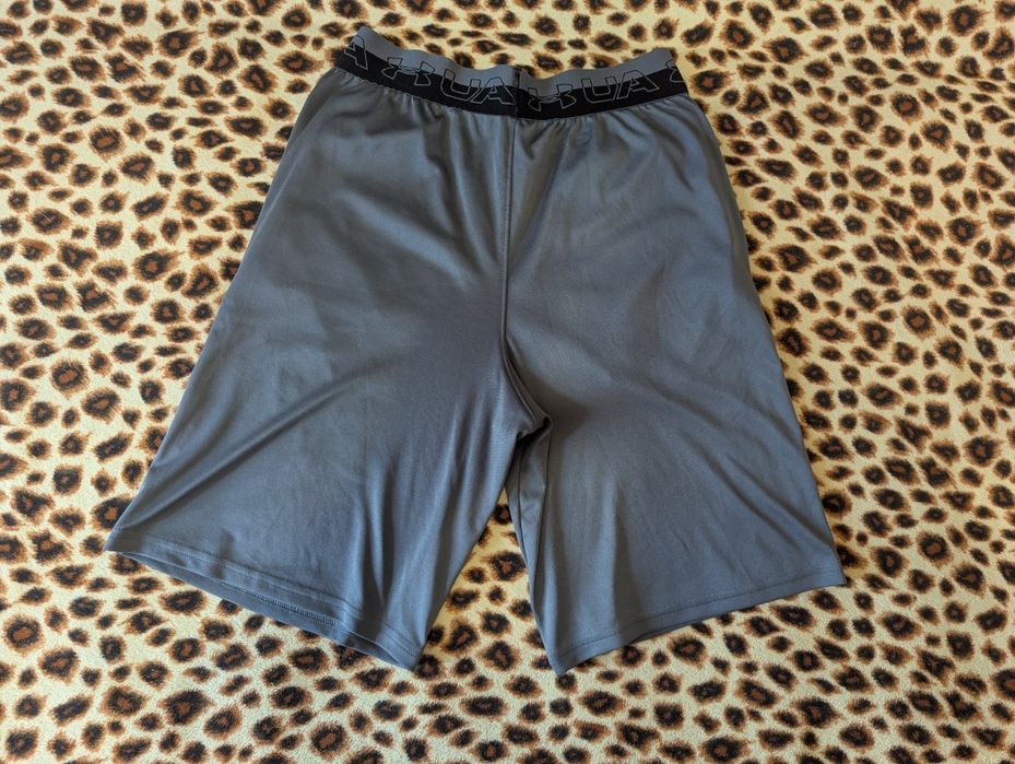 Підліткові шорти under armour yxl.