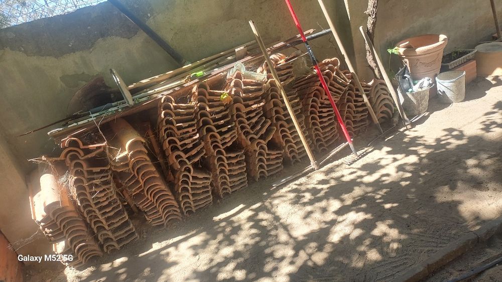 Vendo 750 Telhas usadas