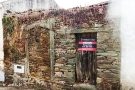 Casa em pedra xisto p/ recuperar - Vila Real