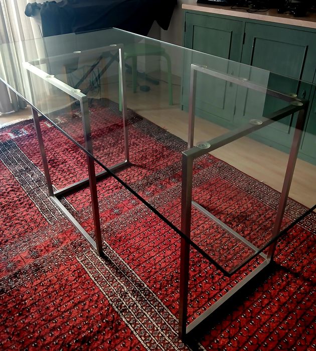 Mesa de vidro retangular da loja Area