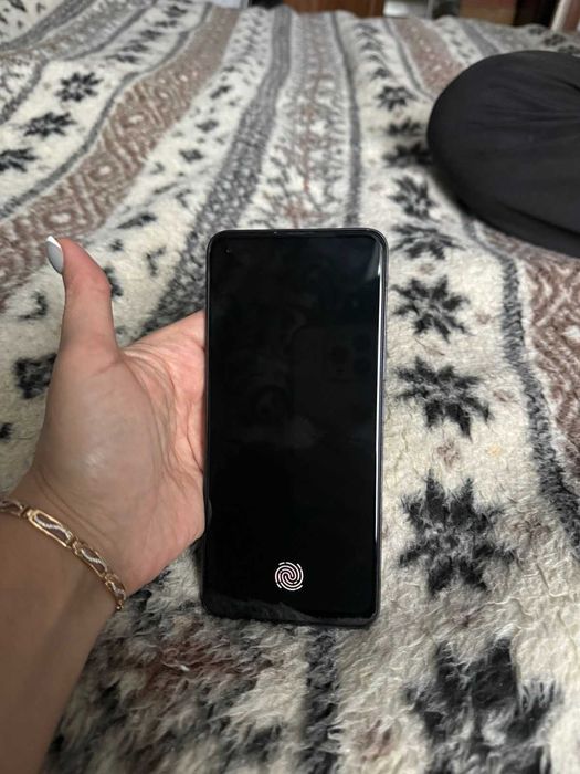 Продам телефон Realme 8