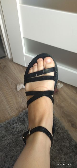 Śliczne czarne skórzane sandałki z Reserved roz 36 wkł 23,5 cm
