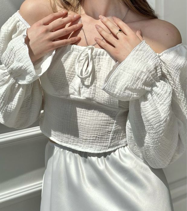 Блузка приталена