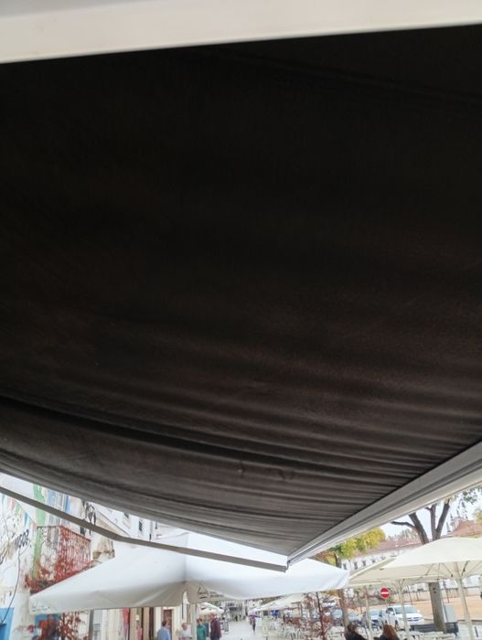 Vendo toldo elétrico com comando como novo 7 metros por 5 metros