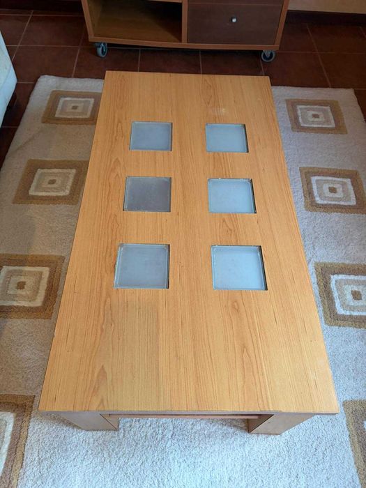 Conjunto Sofá com tapete e mesa de centro